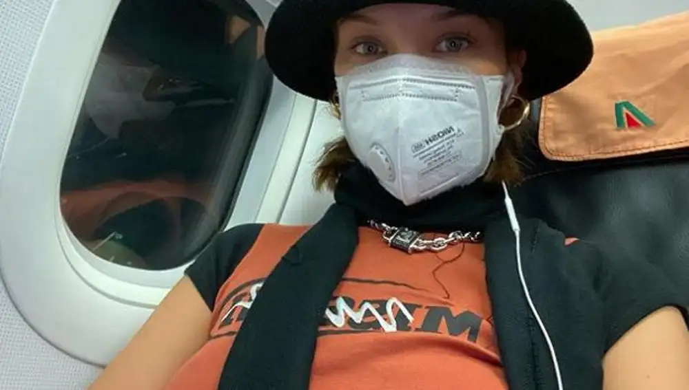 Bella Hadid con mascarilla por el "coronavirus"