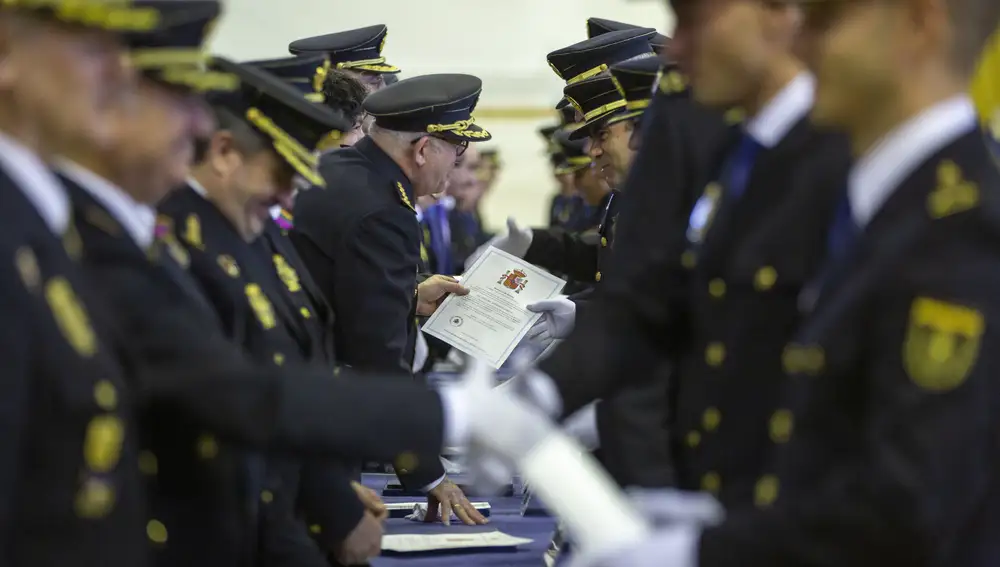 El secretario de Estado de Seguridad, Rafael Pérez, acompañado por el director general de la Policía, Francisco Pardo, y el delegado del Gobierno en Castilla y León, Javier Izquierdo, preside la jura de 371 nuevos inspectores de la Policía Nacional.Ávila, 27-02-2020Foto: Ricardo Muñoz