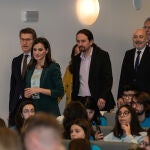 La Reina Letizia (centro) a su llegada al acto de proclamación del ganador del 'Premio Fundación Princesa de Girona 2020' en la categoría de 'Social', junto al presidente de la Xunta, Alberto Núñez Feijoo (1i), al vicepresidente segundo, Pablo Iglesias (3i) en el Centro Sociocultural Ágora / A Coruña / Galicia (España), a 28 de febrero de 2020.A CORUÑA: LETIZIA: PREMIOS GIRONA:M. Dylan / Europa Press28/02/2020