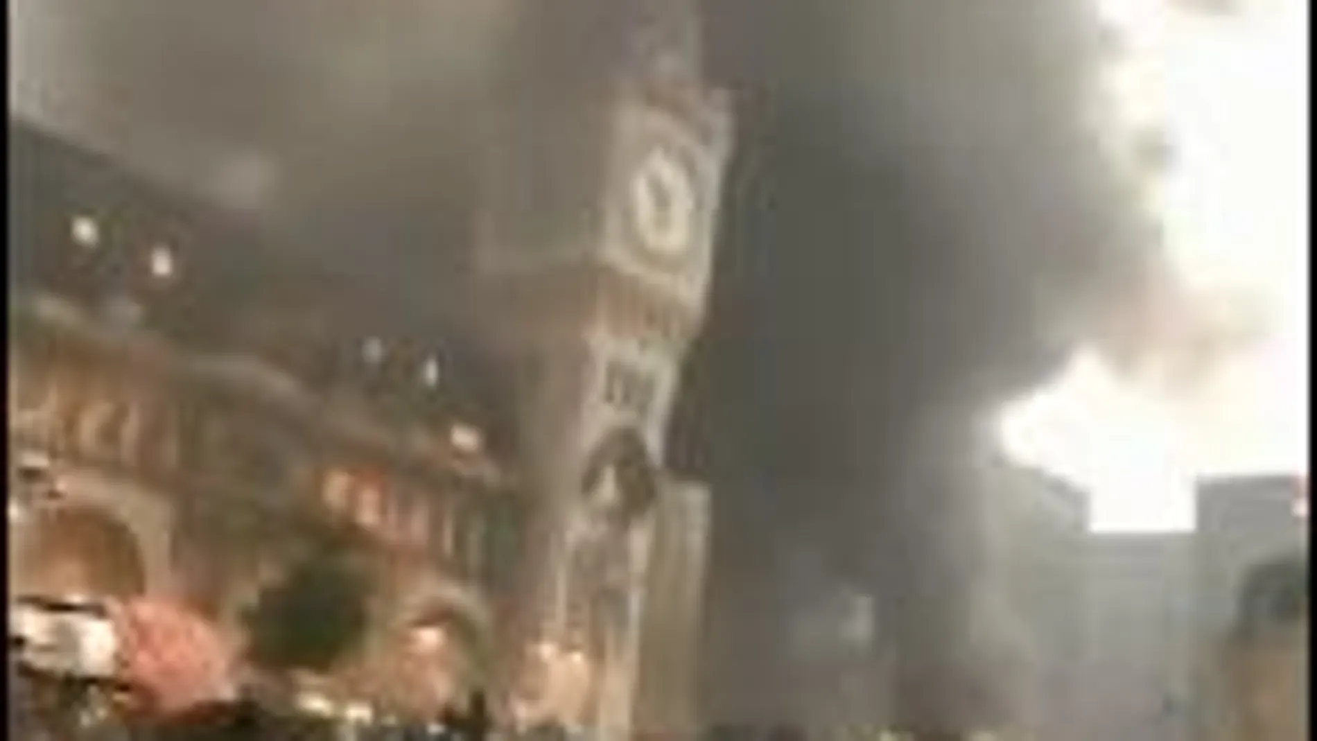 Imagen de la Gare de Lyon en llamas