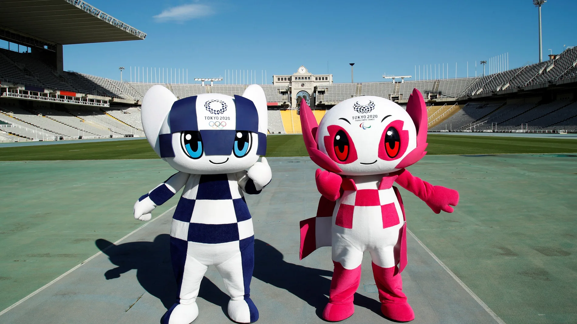 Las mascotas olímpicas de Tokio 2020 visitan Barcelona