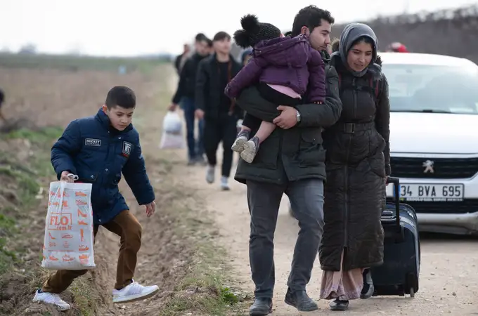 Cientos de sirios se dirigen a la frontera entre Turquía y Grecia