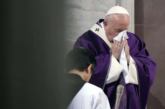 El resfriado que sufre el Papa le impide acudir a los ejercicios espirituales con la Curia