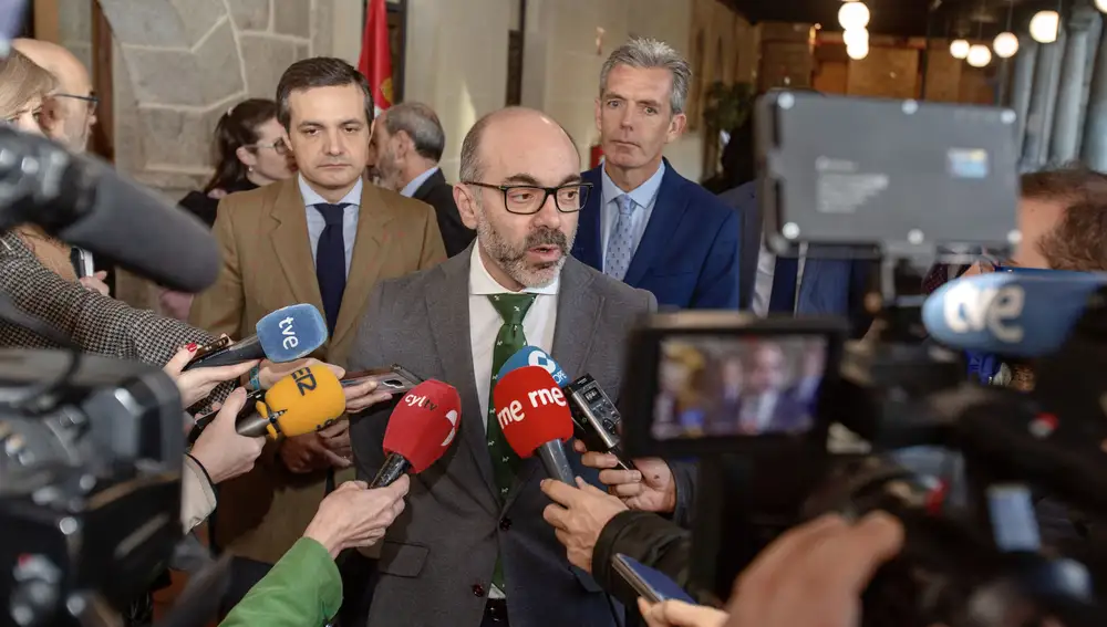 El consejero de Cultura y Turismo, Javier Ortega, atiende a la prensa tras presidir el Consejo de Dirección Abierto de su departamento en Ávila