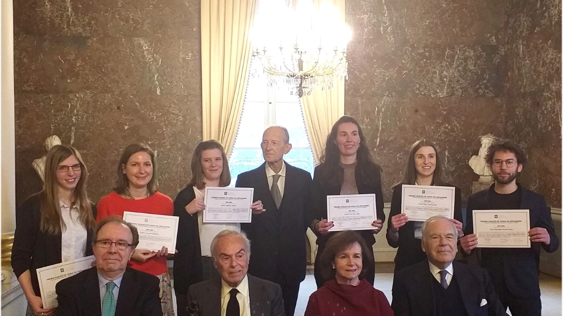 El duque de Soria don Carlos Zurita y el presidente de la Fundación Duques de Soria, Rafael Benjumea, entregan los galardones