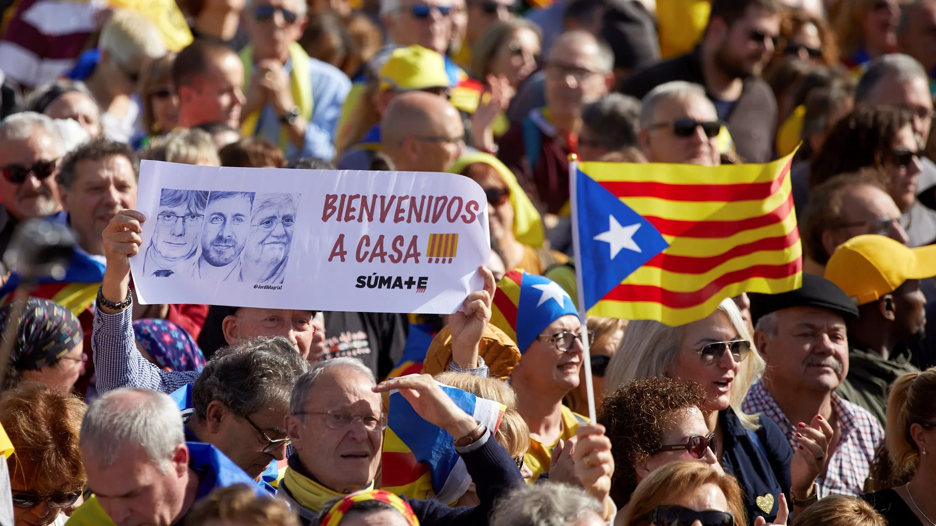 El expresidente Carles Puigdemont protagoniza un acto politico en Perpiñán