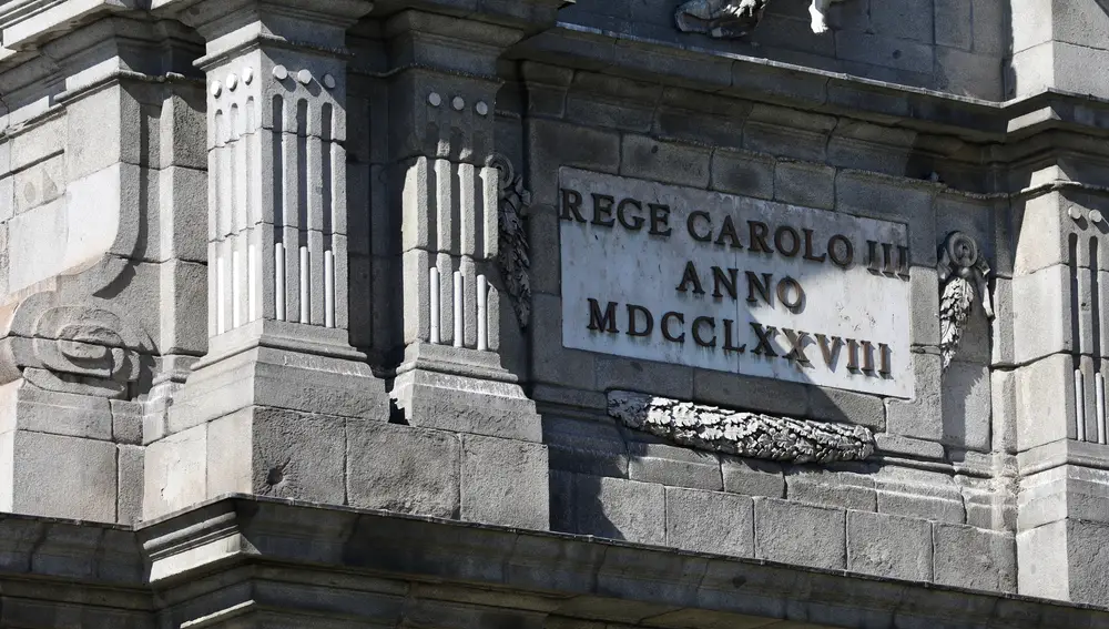 Marcas de bala en la Puerta de Alcalá, de la Guerra Civil.