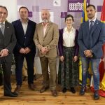 El presidente de la Diputación de Soria, Benito Serrano, entrega los galardones
