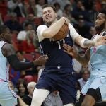 La defensa de los Heat consiguió frenar a Doncic