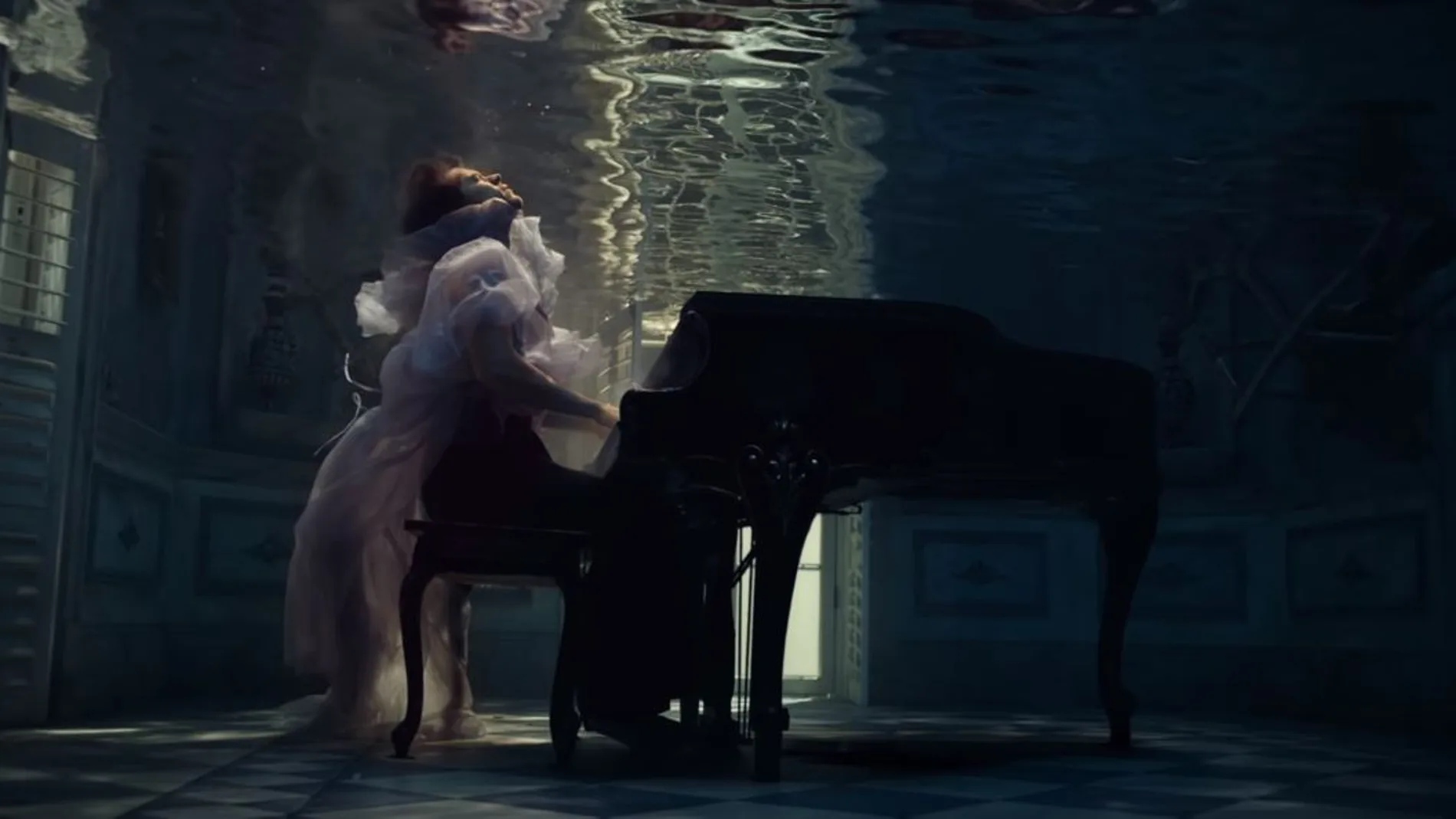 Imagen del videoclip "Falling"