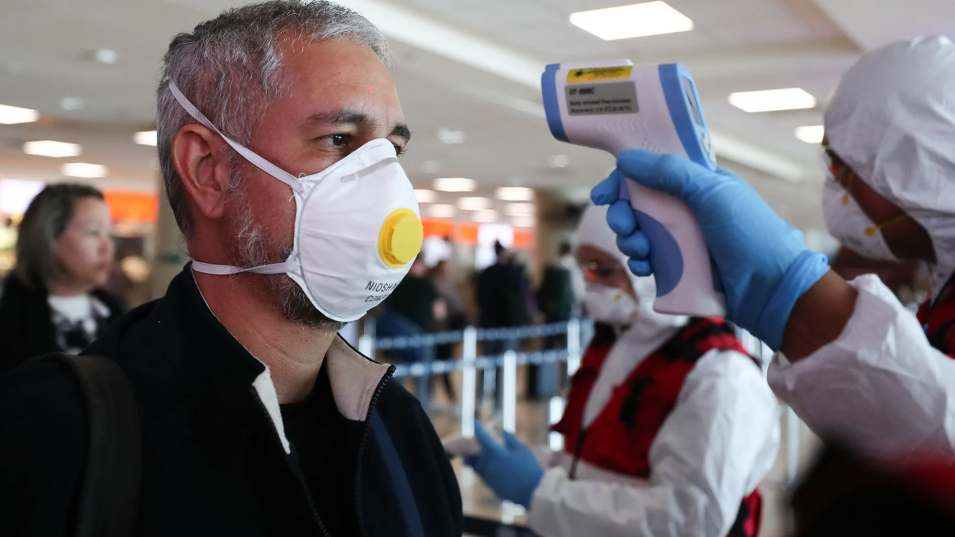 Autoridades refuerzan controles en aeropuertos ante Coronavirus