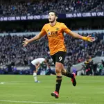 01 March 2020, England, London: Wolverhampton Wanderers' Raul Jimenez celebrates scoring his side's third goal during the English Premier League soccer match at the Tottenham Hotspur Stadium. Photo: Bradley Collyer/PA Wire/dpa01/03/2020 ONLY FOR USE IN SPAIN