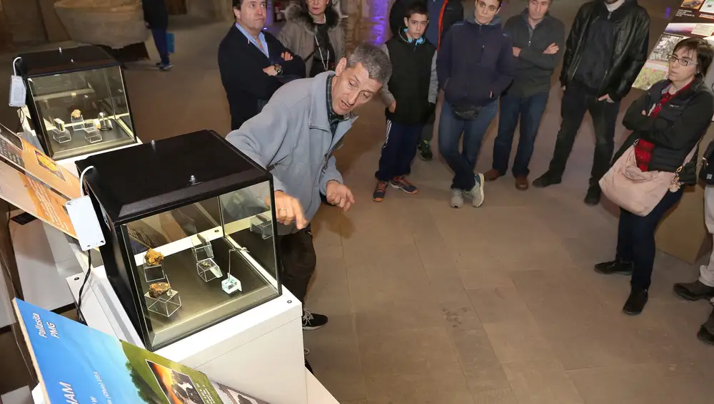 Exposición de meteoritos en San Pedro Cultural de Becerril de Campos (Palencia)Exposición de meteoritos de la colección personal que Rafael Cítores (I) en San Pedro Cultural de Becerril de Campos (Palencia)