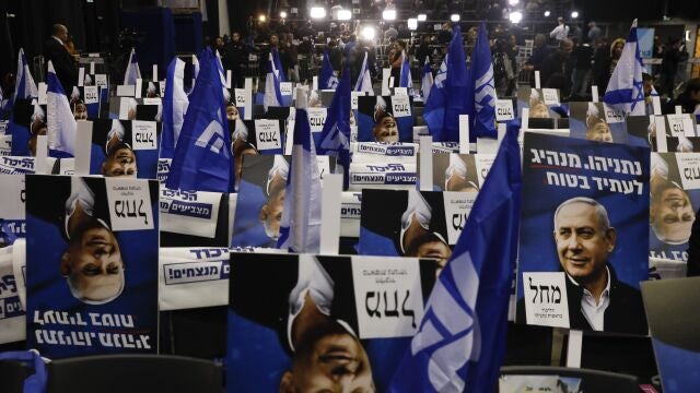 Carteles electorales del líder del Likud, Benjamin Netanyahu, en Tel Aviv/AP