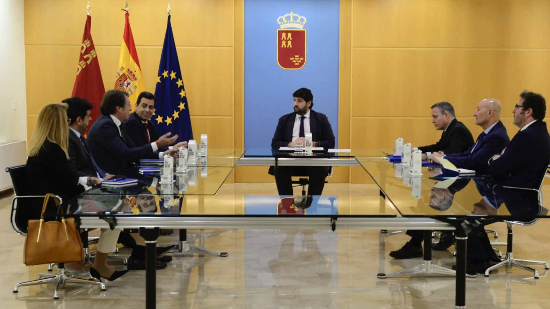 El presidente regional, Fernando López Miras, se reunió ayer con el presidente de la Asociación de Promotores Inmobiliarios de la Región (Apirm), José Ramón Blázquez