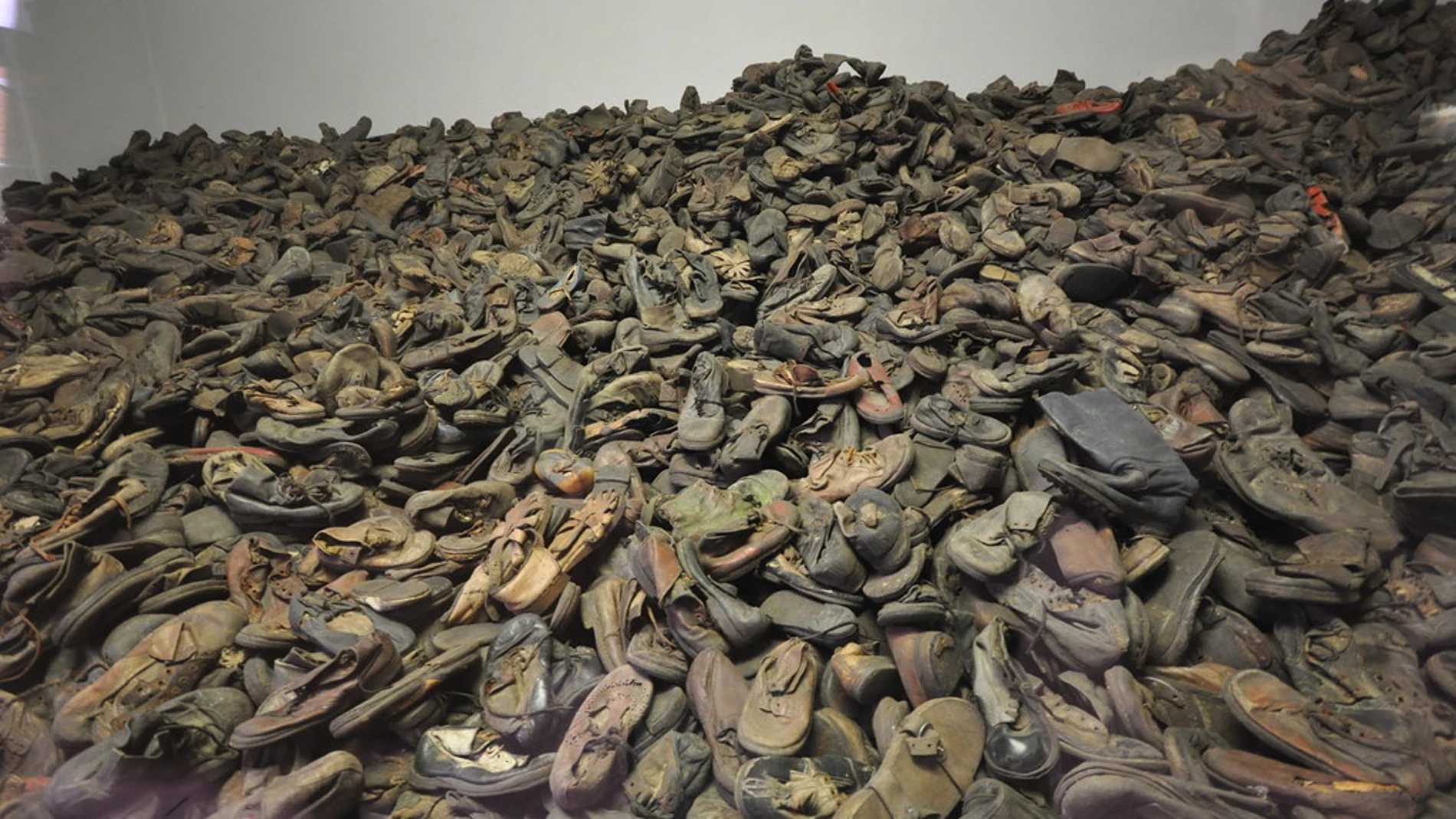 Pila de zapatos que fueron propiedad de judíos asesinados.