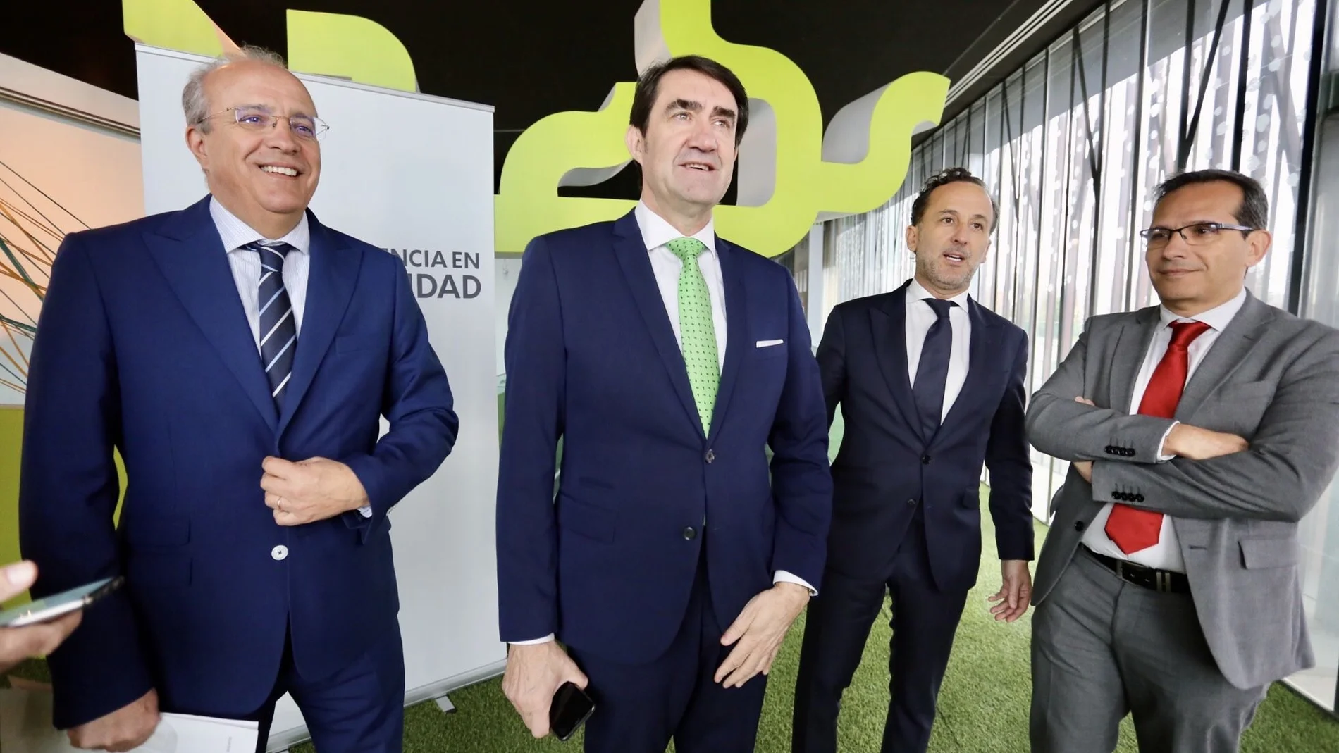 El consejero de Fomento y Medio Ambiente, Juan Carlos Suárez-Quiñones, inaugura la jornada «Economía Circular»