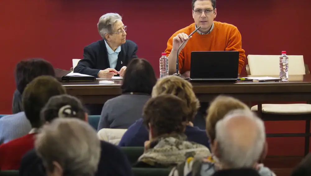 El psicólogo Diego Velicia durante su conferencia en el Curso Acompañar en Soledad organizado por la Iglesia en Valladolid