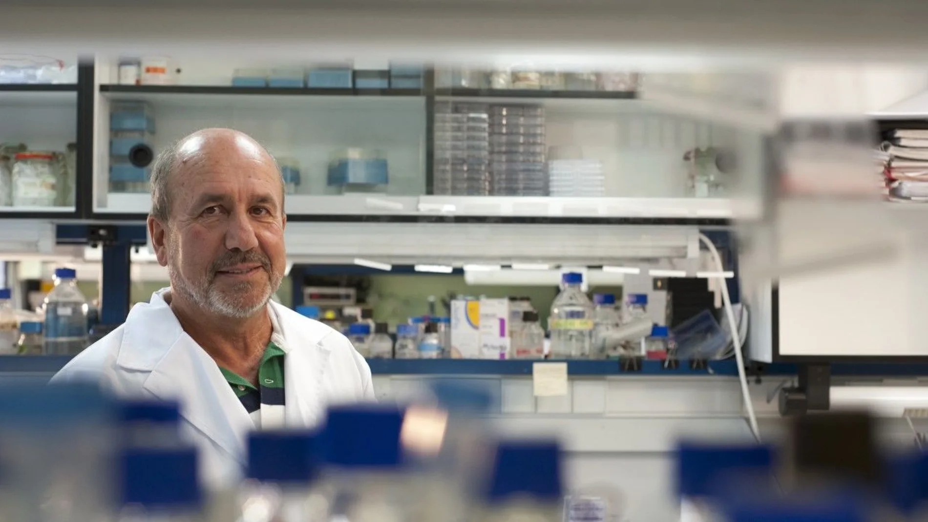 Mariano Esteban, jefe del Grupo de Poxvirus y Vacunas del Centro Nacional de Biotecnología, del CSIC. Foto: CSIC