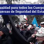 Policías y guardias civiles toman las calles tras el veto de Sánchez e Iglesias a la equiparación salarial