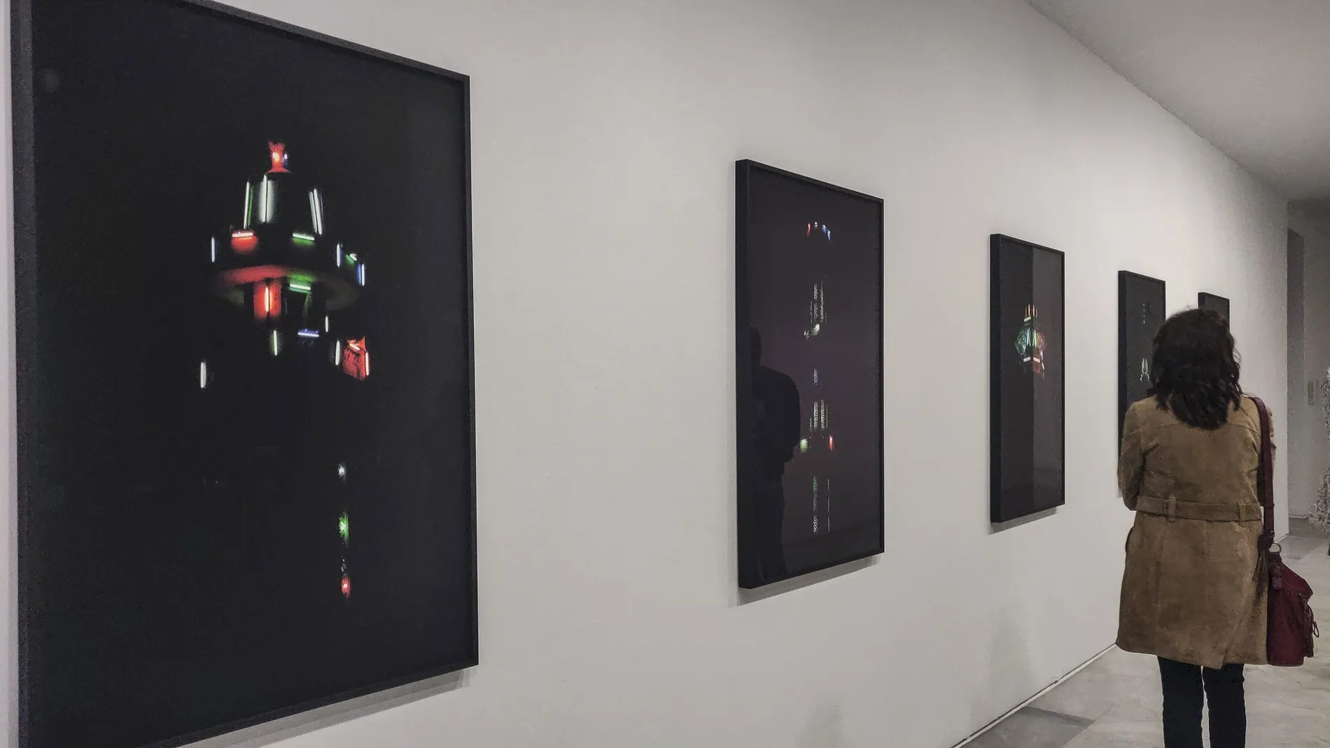 Una vista de la exposición de Naeem Mohaiemen del Centro Andaluz de Arte Contemporáneo de Sevilla