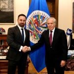 Santiago Abascal con el secretario general de la OEA