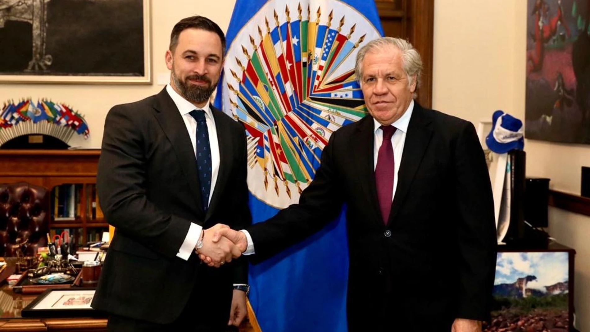 Santiago Abascal con el secretario general de la OEA