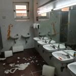 Situación en uno de los baños de facultades de la Universidad de Málaga afectados por el paro de trabajadoras de limpieza