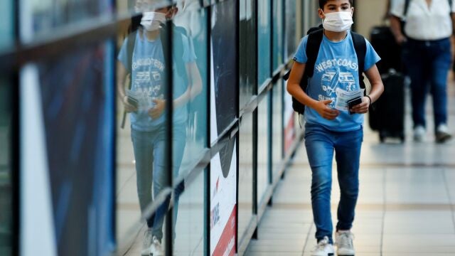 Habitantes de Chile toman medidas para protegerse del coronavirus