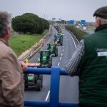 Imagen de la protesta de ayer en Huelva por la "situación actual" que vive el campo