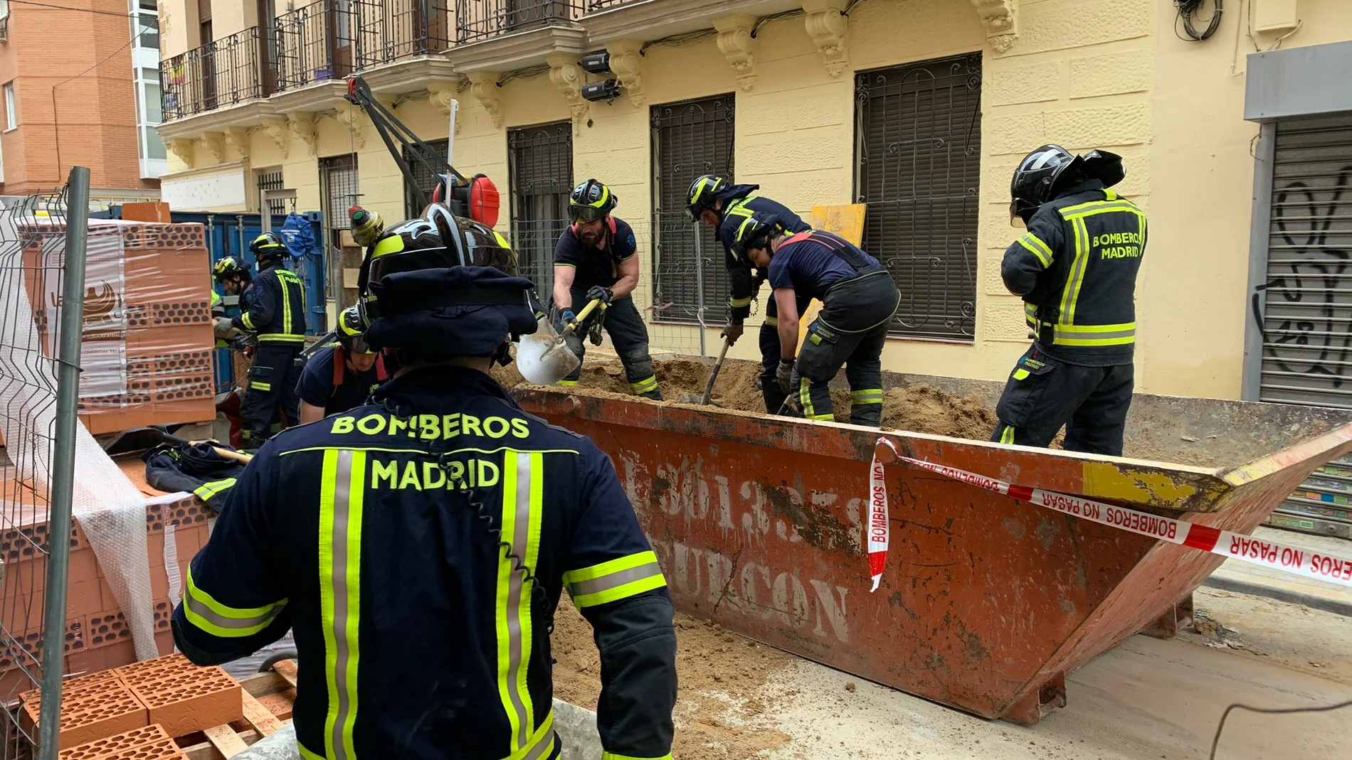Fallece un trabajador en un accidente laboral en el barrio de la Guindalera / Emergencias Madrid