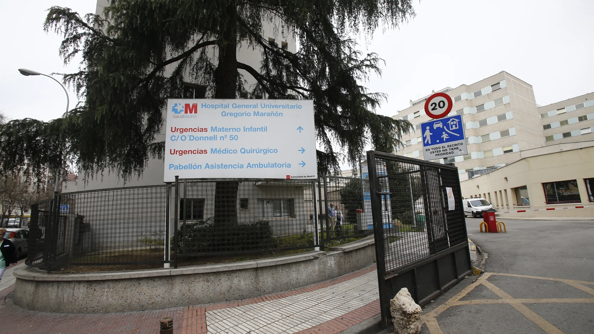 Coronavirus.- El Marañón restringe el acceso de acompañantes a Urgencias y el horario de visitas a la UCI por precaución