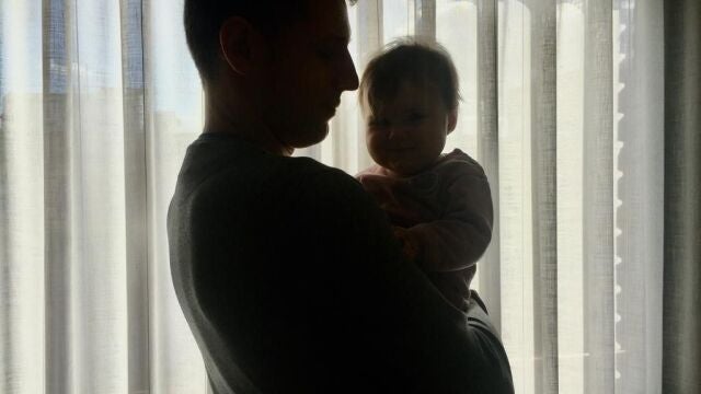 Imagen de archivo de un padre con su hijo