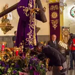  Los devotos del Jesús Nazareno de León desoyen las recomendaciones frente al coronavirus y besan la talla 