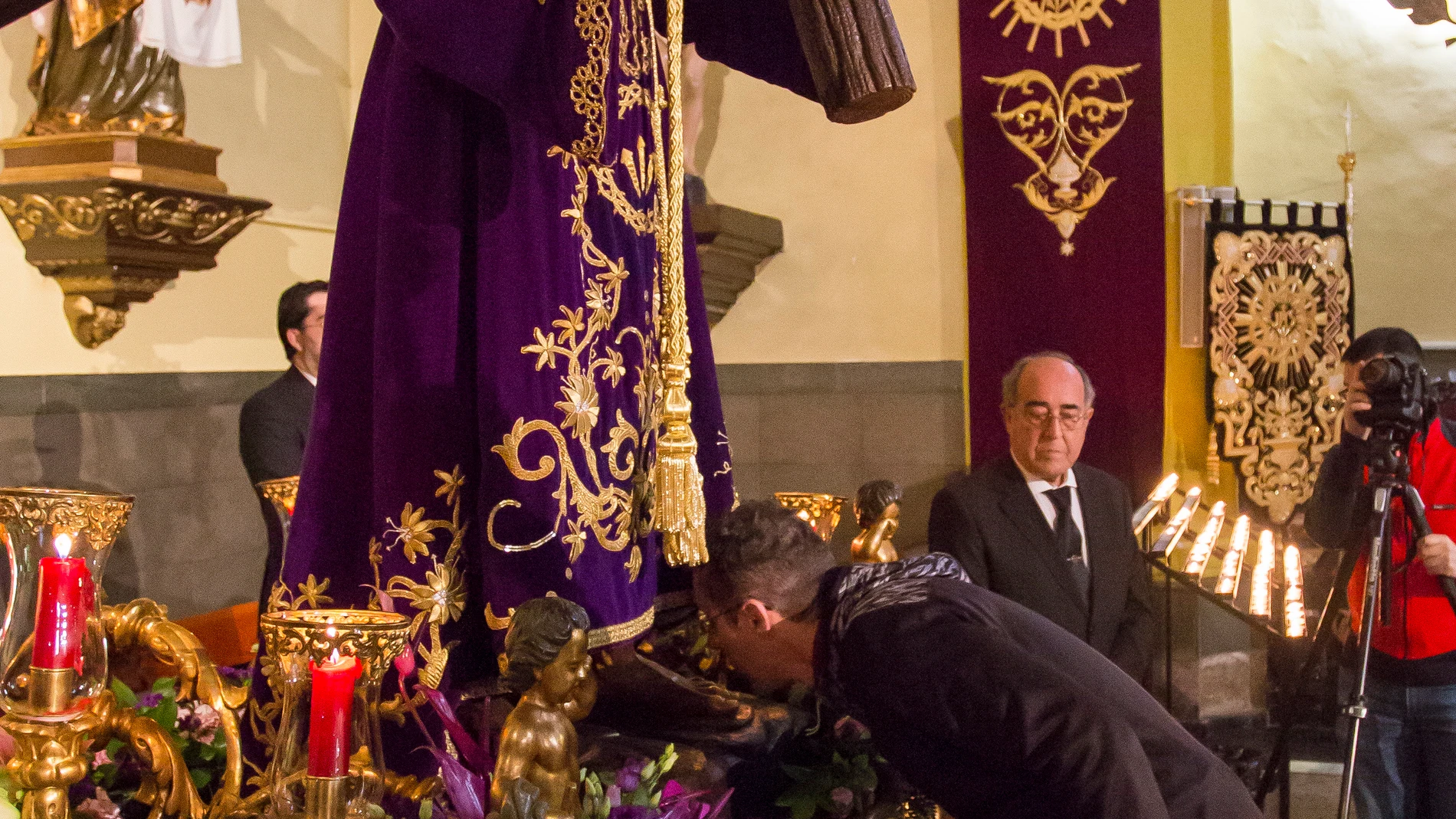 Tradicional Besapié de la Cofradía del Dulce Nombre de Jesús Nazareno de León