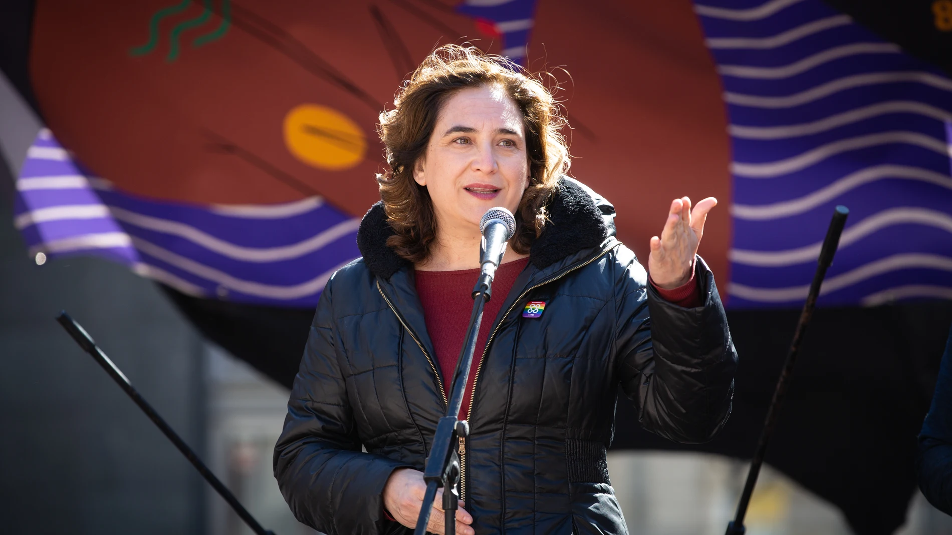 La alcaldesa de Barcelona, Ada Colau, inaugura la remodelación de la medianera de la Plaça de les Dones del 36