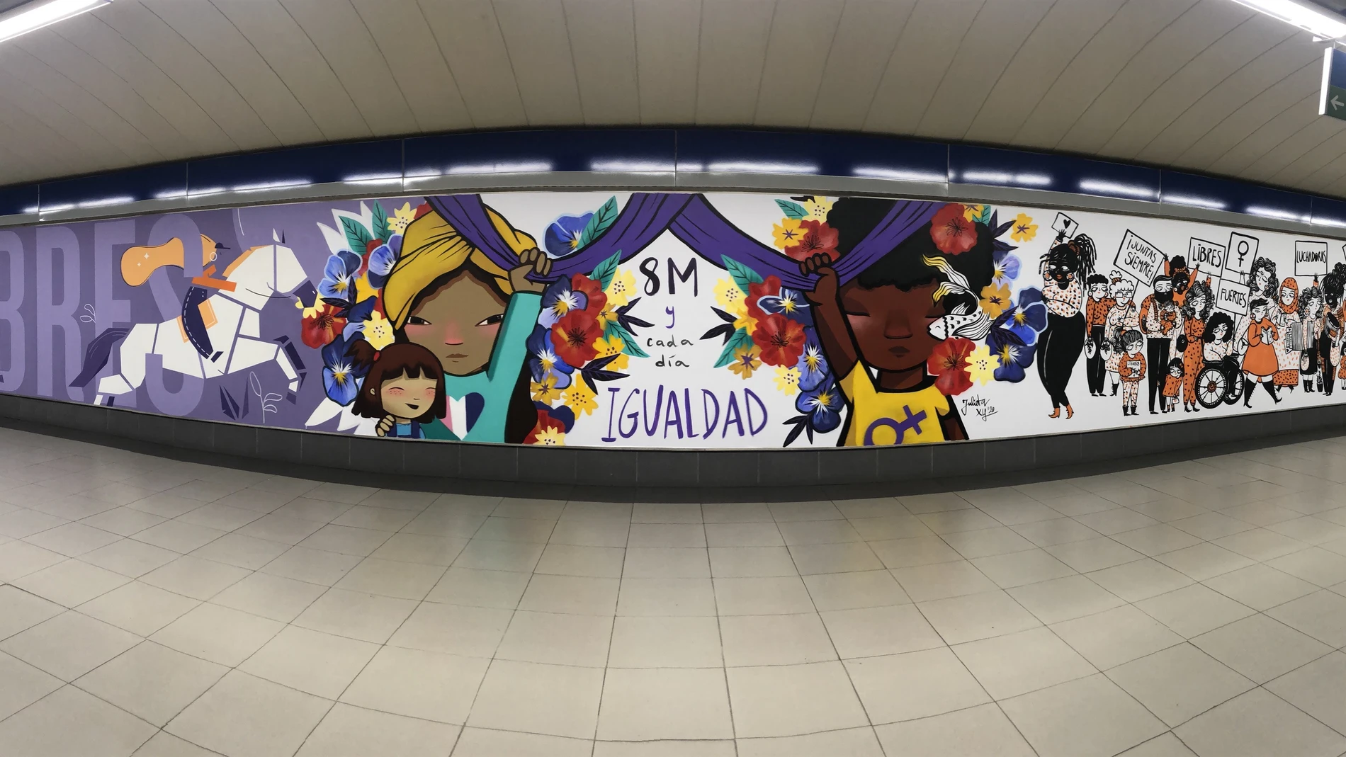8M.- Tres artistas urbanas decoran un tren y la estación de Metro de Sainz de Baranda con motivos feministas