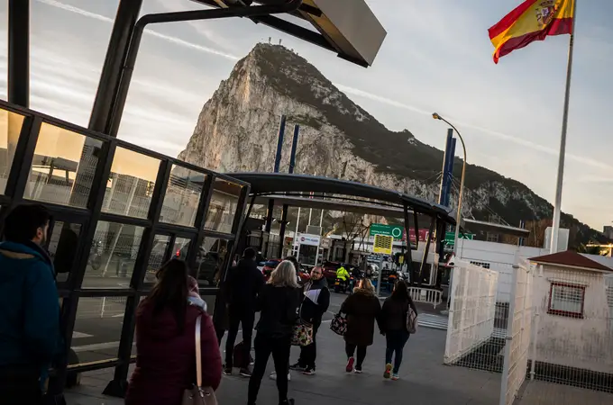 Más cesiones a Picardo: Interior aplica a Gibraltar el régimen de fronteras internacionales