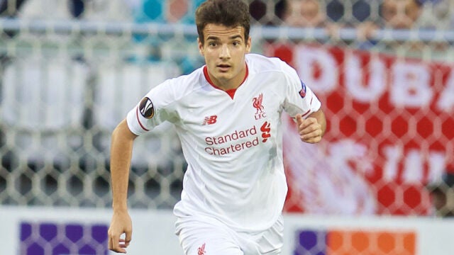 Pedro Chirivella en un encuentro en Anfield