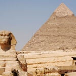 La necrópolis de Guiza es la mayor del Antiguo Egipto y está compuesta por las pirámides de Keops, Kefrén y Micerino