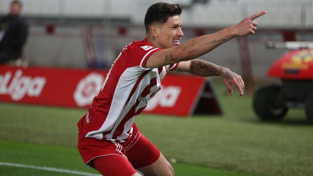 Darwin Núñez celebra un gol con el Almería.