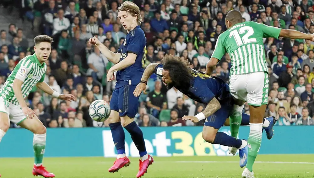 ¿Penalti de Sidnei a Marcelo?