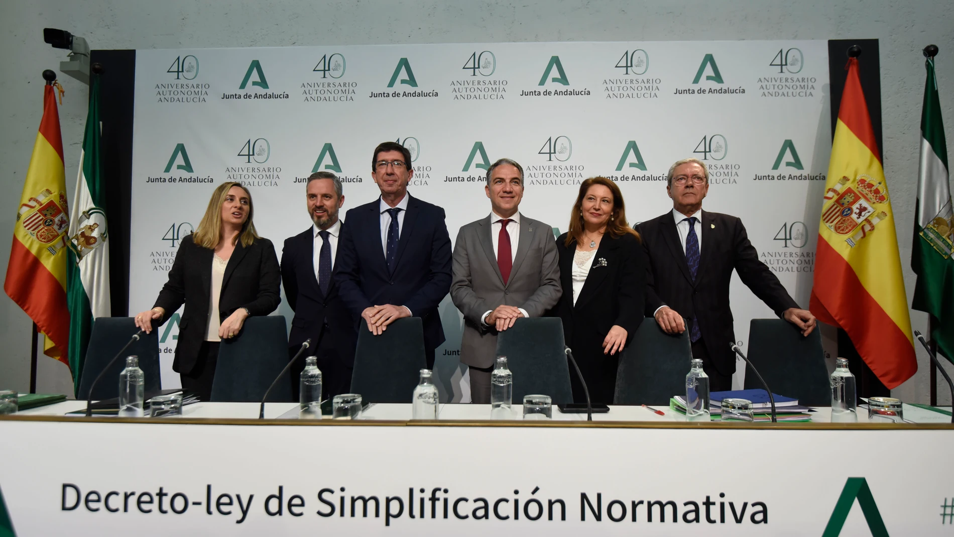 Marifrán Carazo, Juan Bravo, Juan Marín, Elías Bendodo, Carmen Crespo y Rogelio Velasco, ayer tras el Consejo de Gobierno