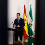 El presidente de la Junta, Juanma Moreno, comparece ante los medios en Málaga