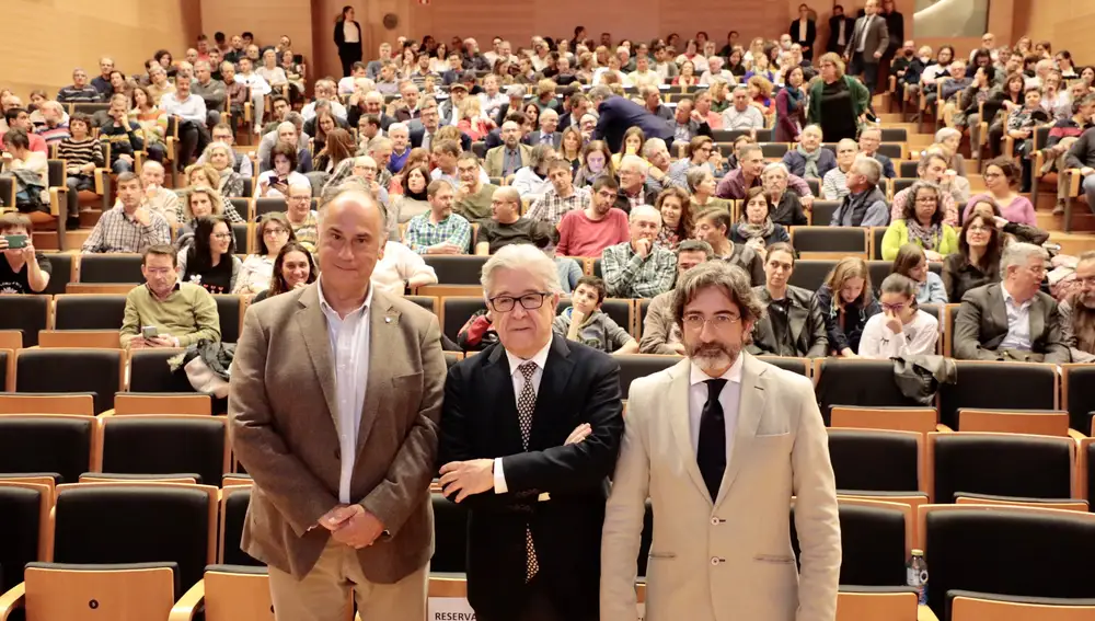 Preestreno de Dehesa. El lince del bosque ibérico. En la imagen el director, Joaquin Guitierrez Acha (I); el director de producción José María Morales (c) y Carlos Sánchez, director de eco turismo en Castilla y León