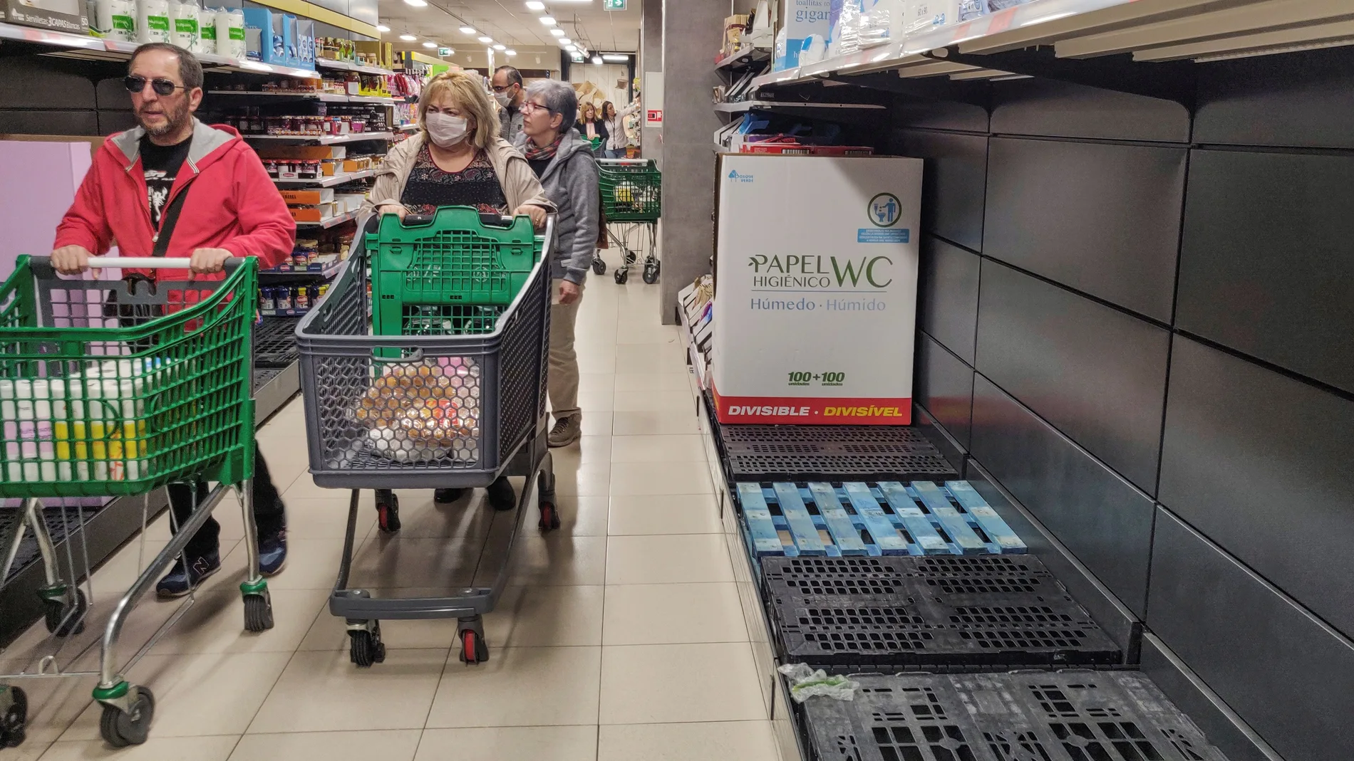 Cadenas de supermercados llaman a la calma ante mayor afluencia de clientes