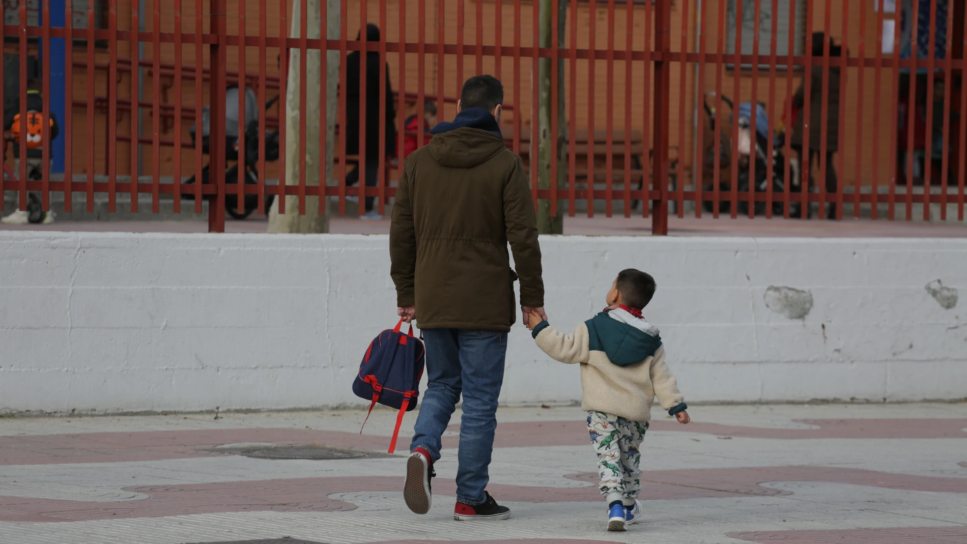 Entrada a un colegio púbico en Alcorcón, Madrid