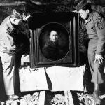 Unos soldados aliados encuentran un Rembrandt que los alemanes escondieron en el interior de una mina