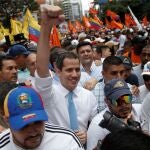 Juan Guaido, presidente encargado de Venezuela, encabeza la marcha de hoy en el centro de Caracas
