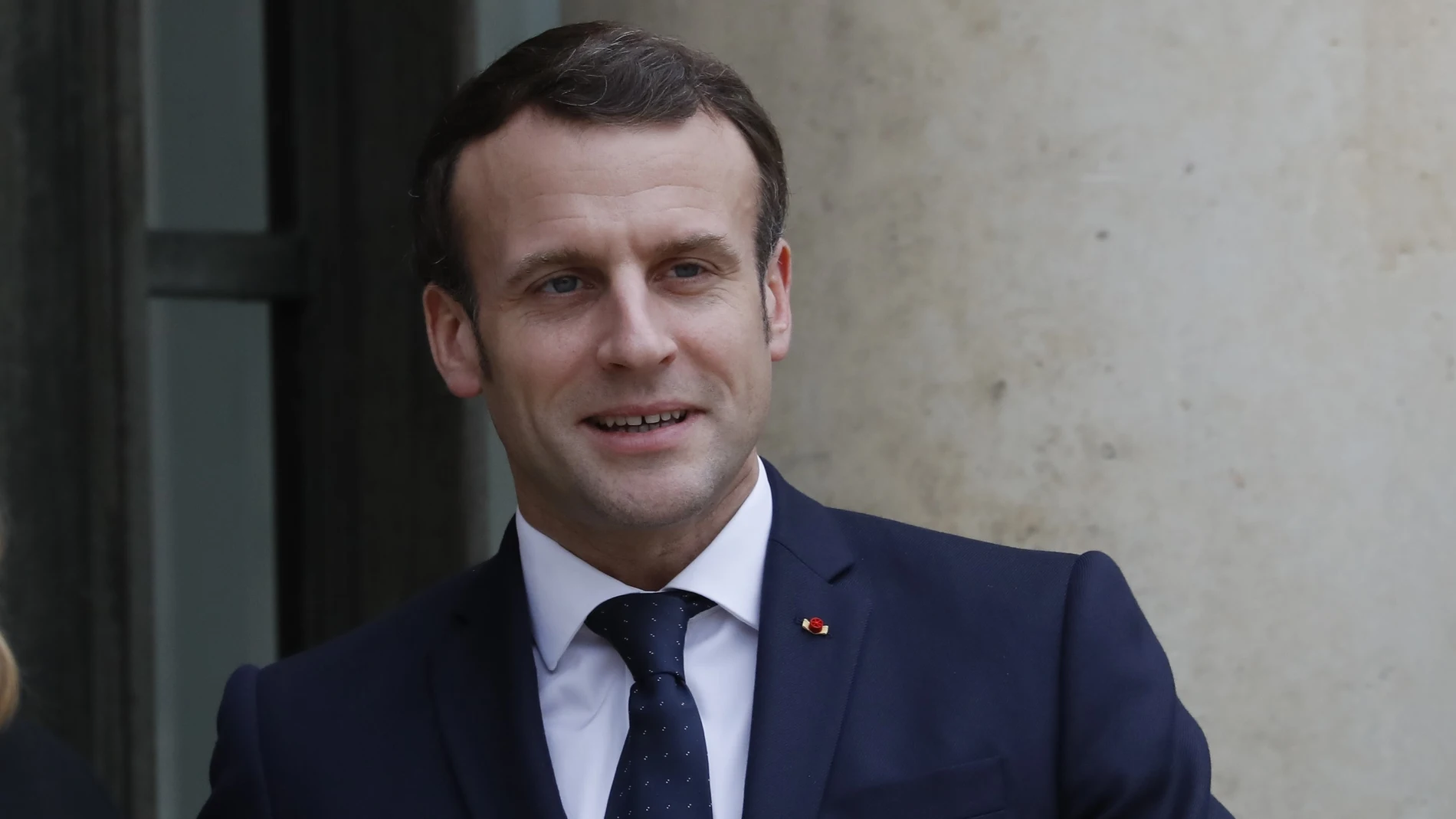Macron hosts King and Queen of Spain